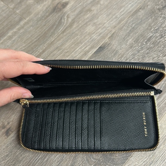 Tory Burch Continental Wallet - Picture 5 of 6